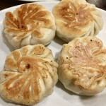 天鴻餃子房 - 海老にら餃子です　この丸さが良いよね