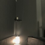 鮨 心白 - 狭いですが趣のある階段を登って2階に上がります