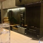 鮨 心白 - 店内広くなりましたね　奥行きがあって天井も高く気持ちの良い空間です