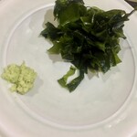 鮨 心白 - お造りは銘々皿に盛り付けてくれます