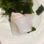 鮨 心白 - 最初はなめた鰈　白身なのにすごい脂の乗りですよ