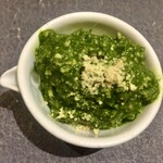 鮨 心白 - 牡蠣と春菊の炊き合わせ　こういうのがベストな酒肴です　これでずーっと呑める