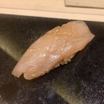 鮨 心白 - 鯛は脂が乗って素晴らしい香り　これも絶品です