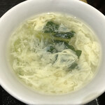 福満楼 - スープは玉子スープですが青梗菜が入ってます。