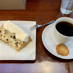 かえる食堂 - 今日のシフォンケーキとコーヒー