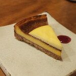 珈琲ボタン - 三層チーズケーキ