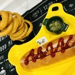 ケニーズ ザッカ&カフェ - ホットドッグ　＋　オニオンリング