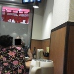 寺尾屋 - 201208 寺尾屋　テーブルは２卓+小上がり１卓.jpg