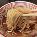 お多津 - 麺(ストレート中太麺)