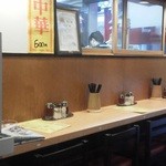 寺尾屋 - 201208 寺尾屋　餃子作ってるのが見えます(゜o゜).jpg