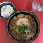 自家製麺 義匠 森田製麺所 - 議匠麺（角切りちゃーしゅうサービス）¥780   ごはん小¥150