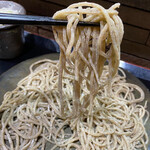 そば くら富 - 外殻挽きぐるみの粗挽き蕎麦粉で打った十割蕎麦切り