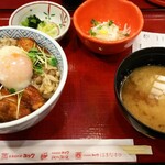 北海道料理 ユック - 鮭ときのこのうま辛丼