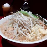 ラーメン二郎 荻窪店 - 野菜シャッキシャキッ！
                                イェーイ！