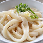 茹でたてのうどんは、いつもよりも旨さを 爆発的に感じました。