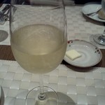 ビストロ ラ ベルポルト - 白で乾杯