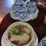 Memari - ミニラーメン骨付きの柔らかチキン入り