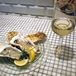 エスパルマドール マリスケリア - 宮城県産厳選生牡蠣 & グラスワイン（白
