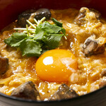 Exquisite charcoal-grilled Oyako-don (Chicken and egg bowl) using high-quality eggs