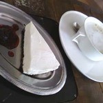 LOG - ケーキセット：カフェオレとオレオとヨーグルトのレアチーズケーキ