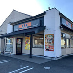 Yoshinoya - 店舗外観、駐車場は十分な広さ。