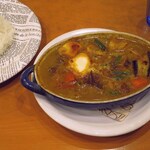 Kikuya Curry - 「牛リブ・カリー」辛さ：スリランカ風　1230円（ライス・サラダ付き）