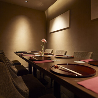 Enjoy a quality time in Ginza. Fully equipped with private rooms, perfect for celebrating anniversaries