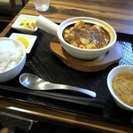 中華川菜 蓮華 - ◆麻婆ランチ(900円：税込）・・辛さを調節できますが、辛味に強くないのに無謀にも基本の辛さにしました。