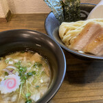 麺屋 承太郎 - 期間限定　鶏煮干しつけ麺。チャーシュー増し。