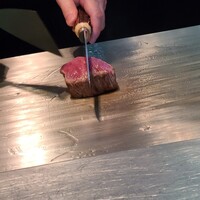 ステーキ円山 - 火を通しています。