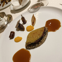 ロオジエ - ピジョンロワイヤル　エピスのクルート　もも肉のコンフィ　ピジョンのブーダン