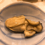 鮨 やすみつ - 牡蠣の燻製オイル漬け