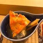 鮨 やすみつ - 松葉蟹の骨酒