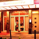 Kamasutra - 裏道にたたずむ人気店舗