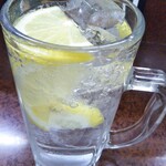 鶴亀 - チューハイ 300円(税込)(2020年12月4日撮影)