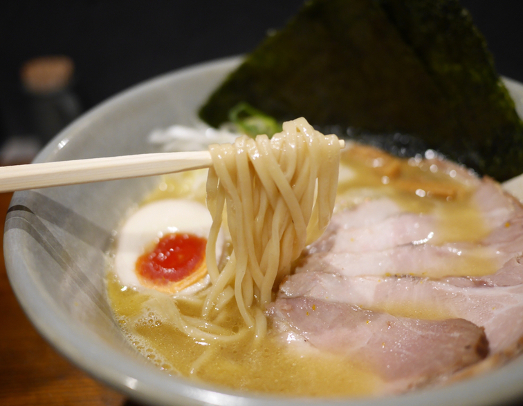 写真 : Homemade Ramen 青麦 （ホームメイド ラーメン アオムギ