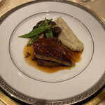 Ｓａｎｇｌｉｅｒ - 和牛フィレ肉のステーキ、鴨のフォアグラの温製トリュフ入りジャガ芋のピューレ