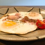 喫茶Cizool - 平飼い卵と京都ポークのハムエッグ。