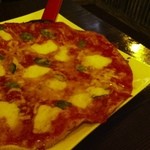 ピザスパ - マルゲリータ(直径28cm) ＊暗いので画質ご容赦ください