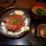 鮪市場 - マグロ丼４９０円　＋　青海苔汁６０円