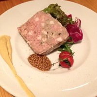 シャンパン食堂 - パテ ド カンパーニュ。二種類のマスタードで。