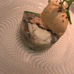 鮟鱇のテリーヌ 赤ピーマンのバヴァロワ