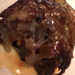 ラカーヴデランパール - 牛テールとアキレス腱のクレピーヌ包み焼き カット