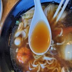 麺家族 - 餡と鶏ガラが融合したスープです！