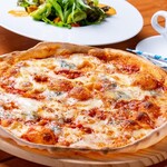 エヌクレア - 4種類のチーズのピザ