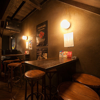 壁に取り付けられた小さな空間…