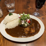 CHIEZO CAFE - カレーの大盛　煮詰めた感じのカレー　辛くない　少し酸味