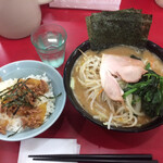 ラーメン 杉田家 - ラーメン並(野菜盛り)＋まぶし丼 