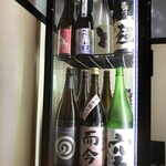 Wasou Shunsai Kiki - カウンターからも見えて楽しい日本酒セラー