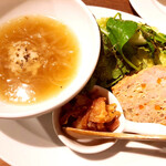 アルカフェ - オニオンスープ・自家製ドレッシングのサラダ・ミートローフ・アップルキャラメルバター